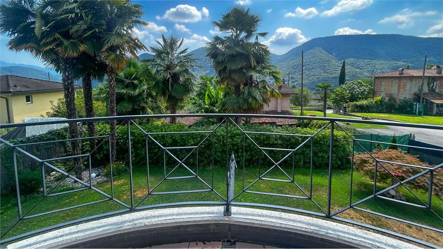 SINGLE-FAMILY HOUSE IMMERSED IN GREENERY IN MONTEGGIO - Photo 10 of 13