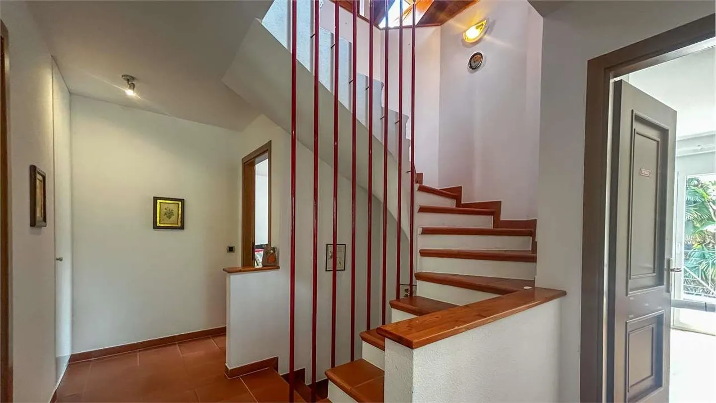 SINGLE-FAMILY HOUSE IMMERSED IN GREENERY IN MONTEGGIO - Photo 12 of 13