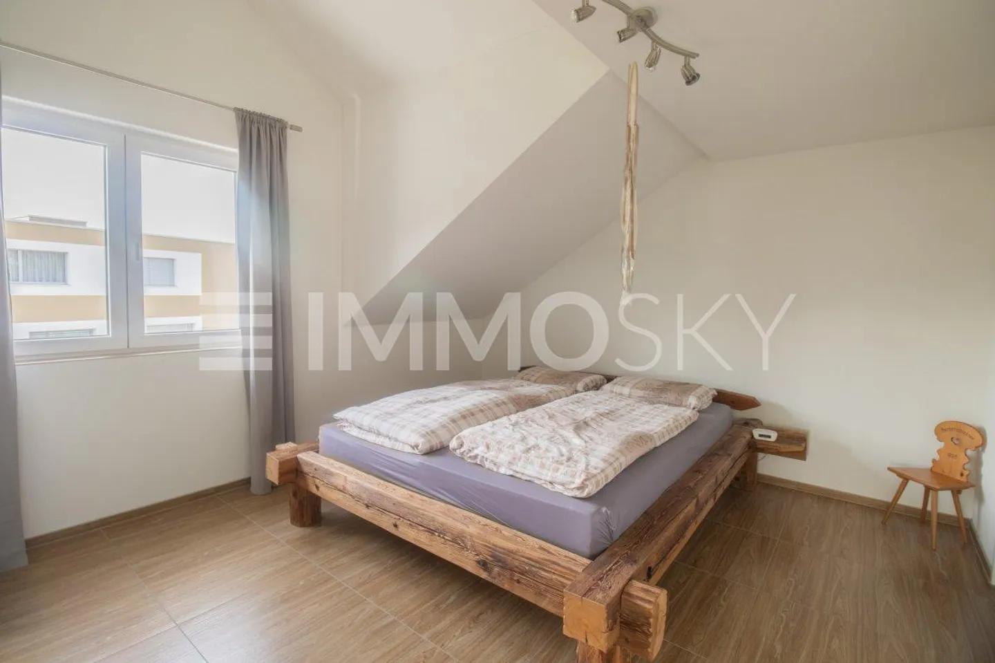 High Up - Stylish Living with a View - Photo 4 of 5