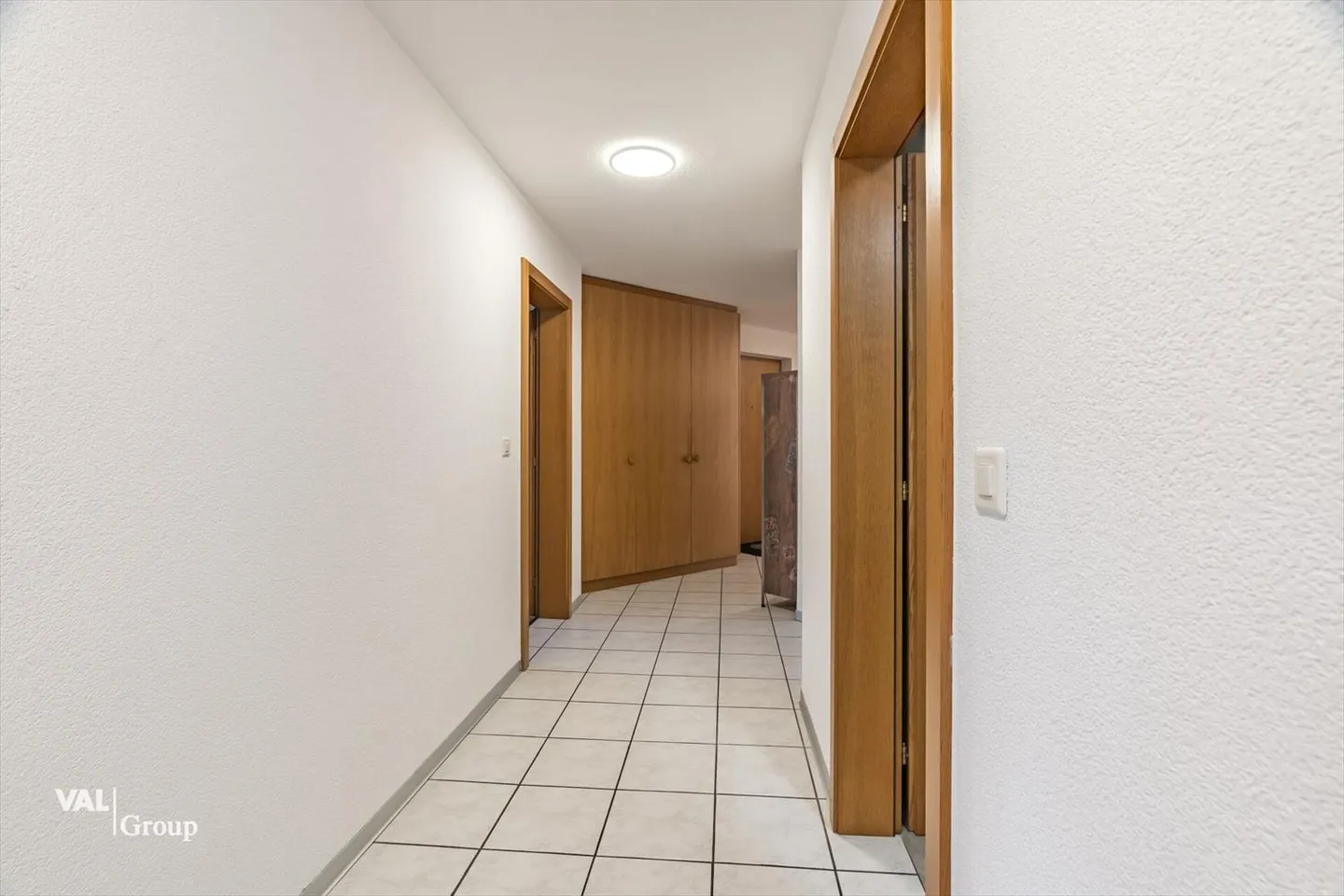 Grosszügige 5.5-Zimmerwohnung mit Balkon, Bergsicht und hoher Wohnqualität in Ri - Foto 4 von 13