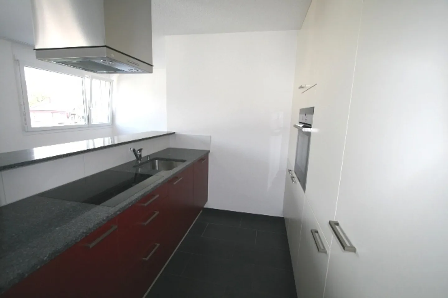 Helle 3.5-Zimmerwohnung mit Balkon und Aussicht! - Foto 4 von 9