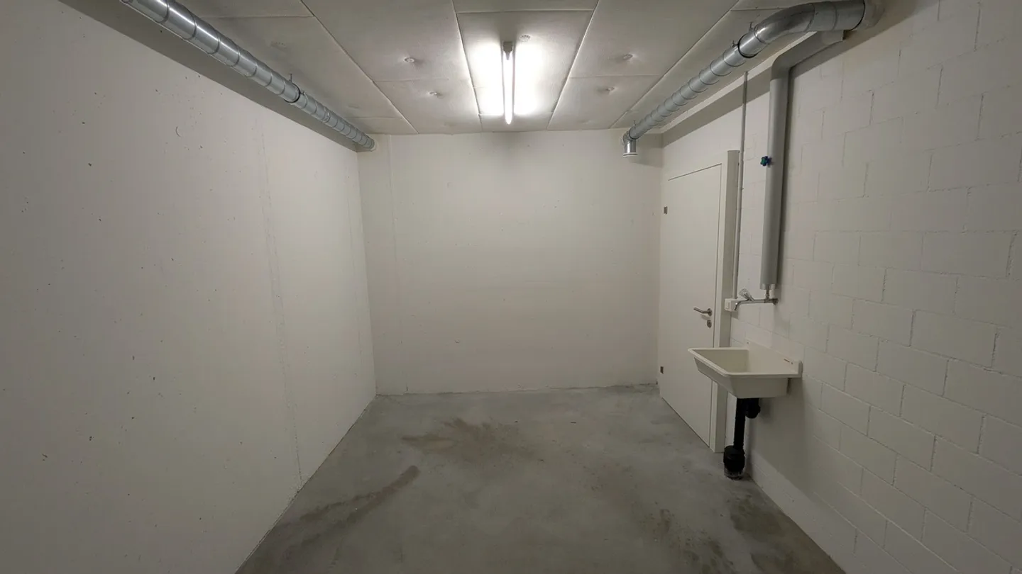 Storage space for rent - Photo 2 of 12