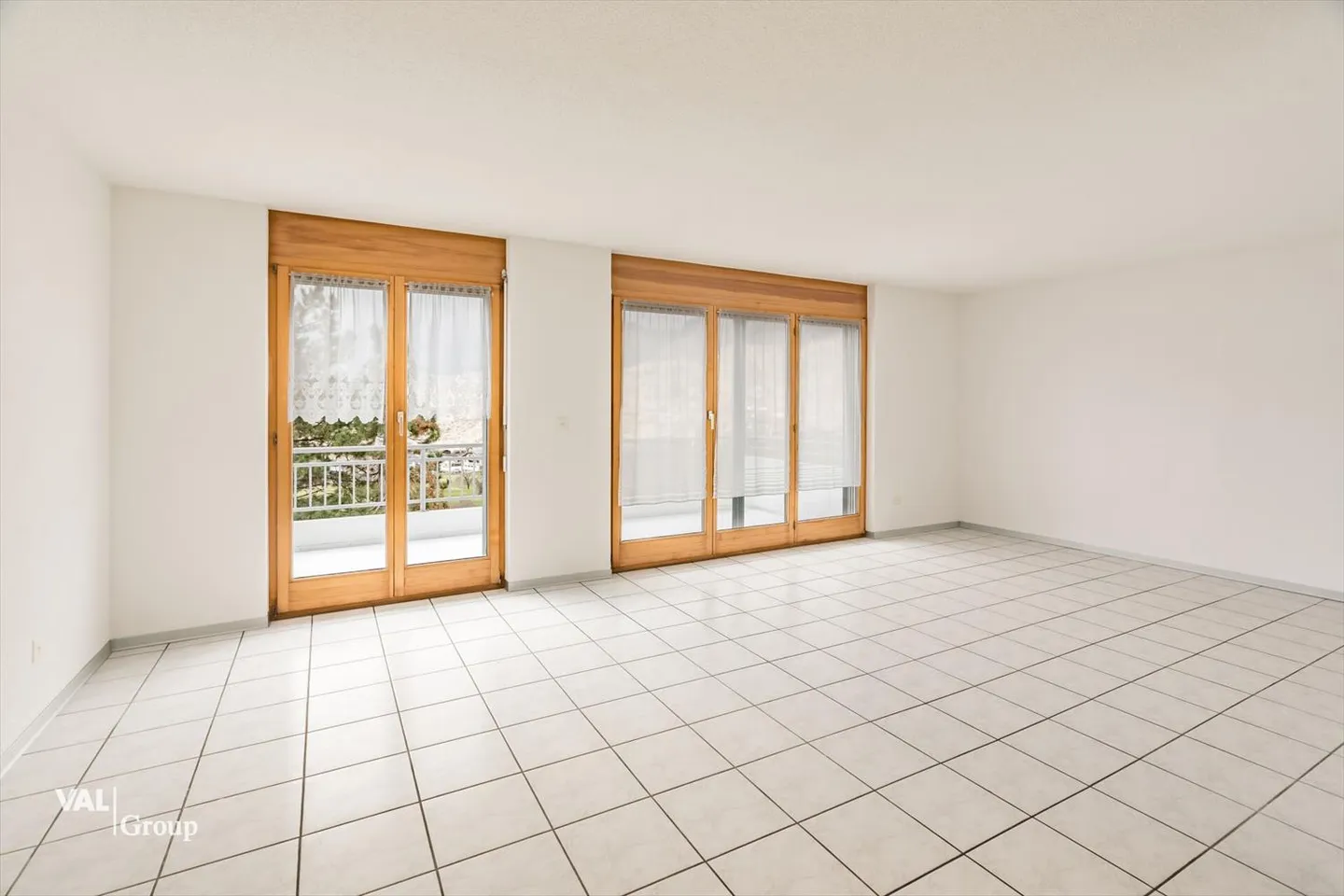 Grosszügige 5.5-Zimmerwohnung mit Balkon, Bergsicht und hoher Wohnqualität in Ri - Foto 2 von 13