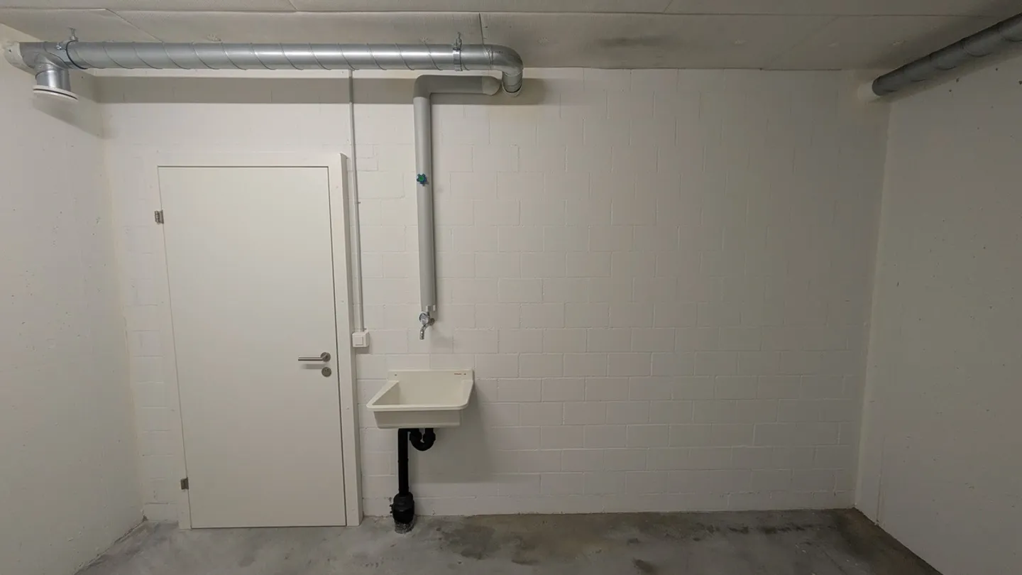 Storage space for rent - Photo 3 of 12