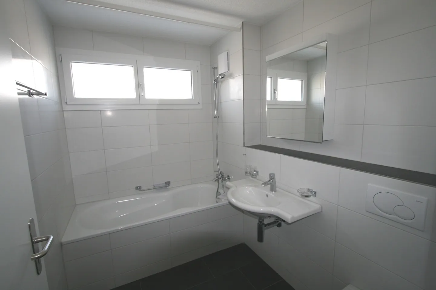 Helle 3.5-Zimmerwohnung mit Balkon und Aussicht! - Foto 9 von 9