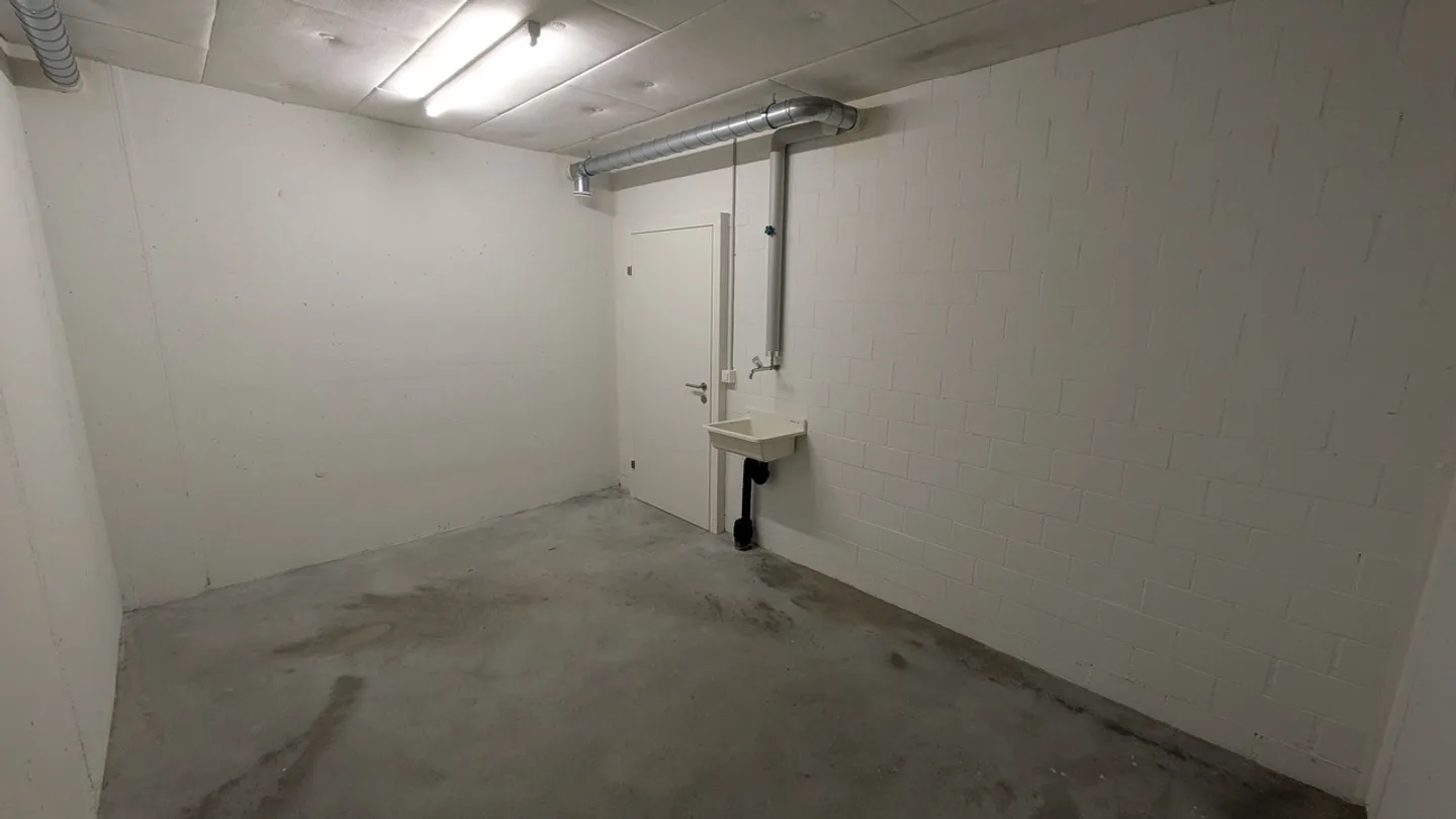 Storage space for rent - Photo 6 of 12