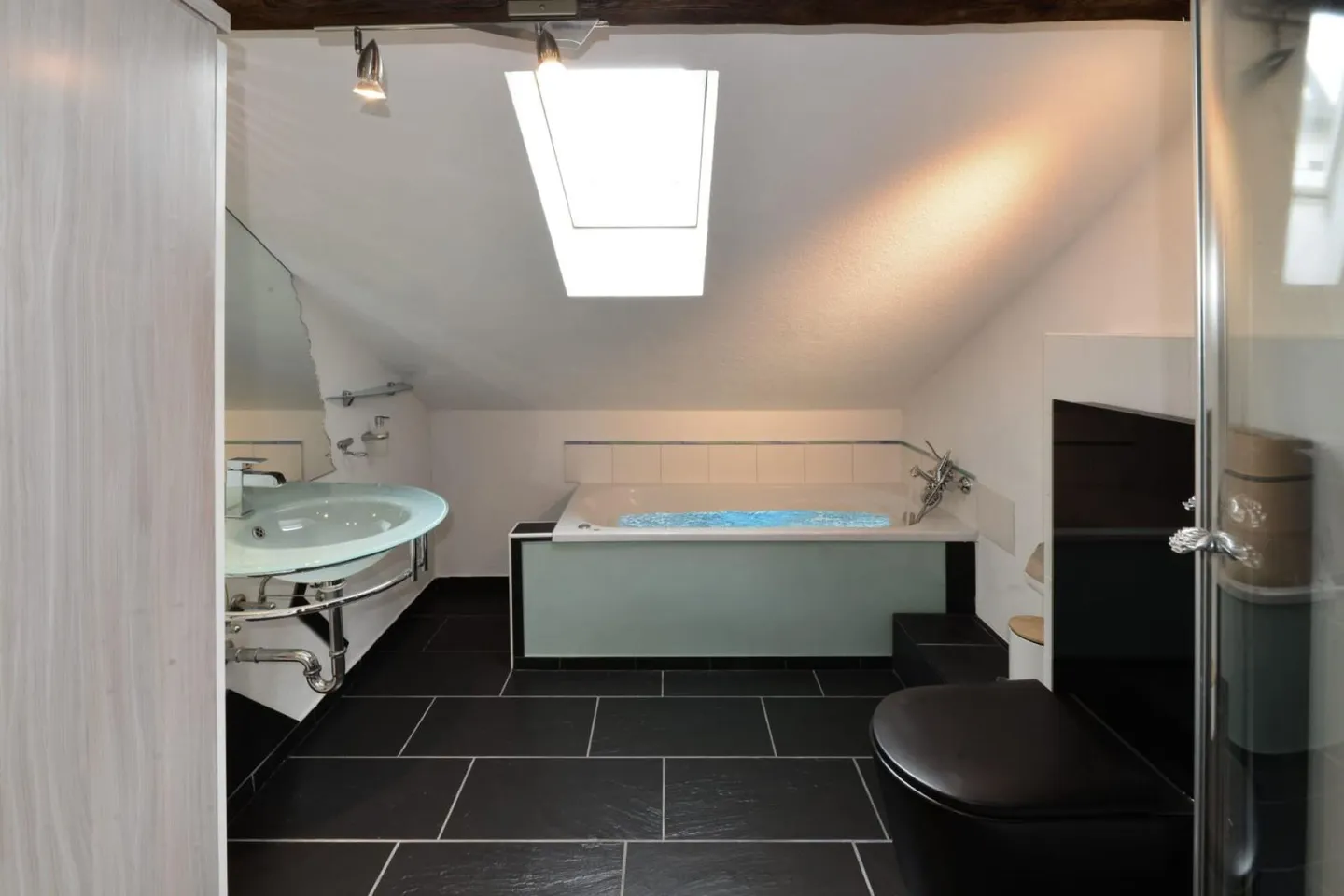 Rifugio moderno: Attico elegante con servizi di alta qualità - Foto 7 di 11