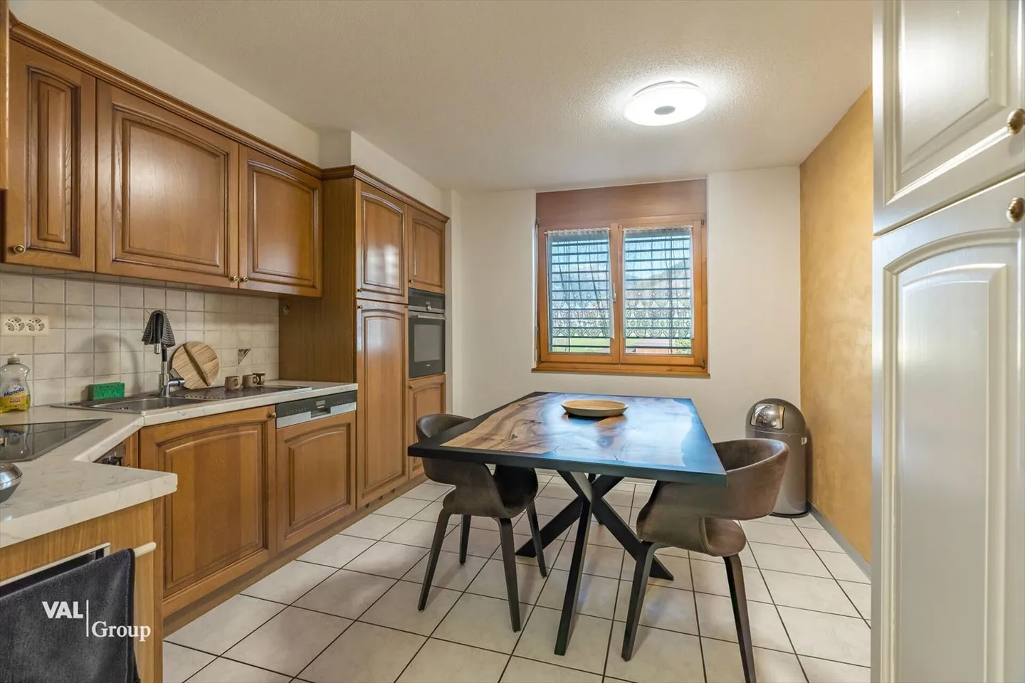 Grosszügige 5.5-Zimmerwohnung mit Balkon, Bergsicht und hoher Wohnqualität in Ri - Foto 6 von 13