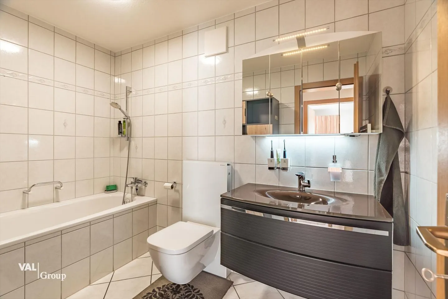 Grosszügige 5.5-Zimmerwohnung mit Balkon, Bergsicht und hoher Wohnqualität in Ri - Foto 12 von 13