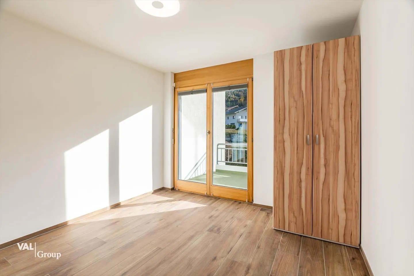 Grosszügige 5.5-Zimmerwohnung mit Balkon, Bergsicht und hoher Wohnqualität in Ri - Foto 8 von 13