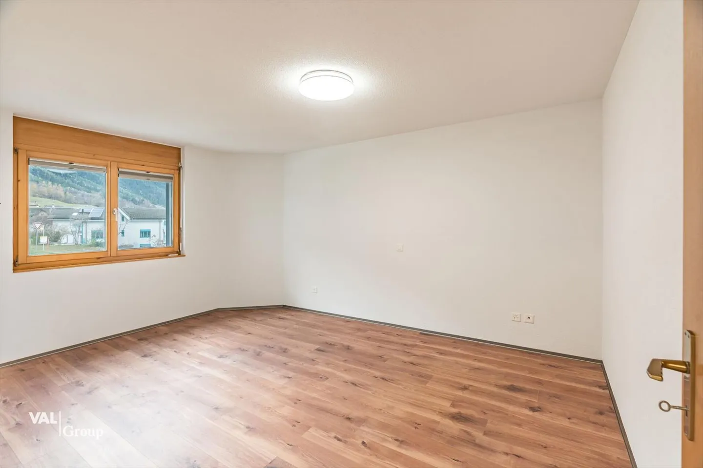 Grosszügige 5.5-Zimmerwohnung mit Balkon, Bergsicht und hoher Wohnqualität in Ri - Foto 10 von 13