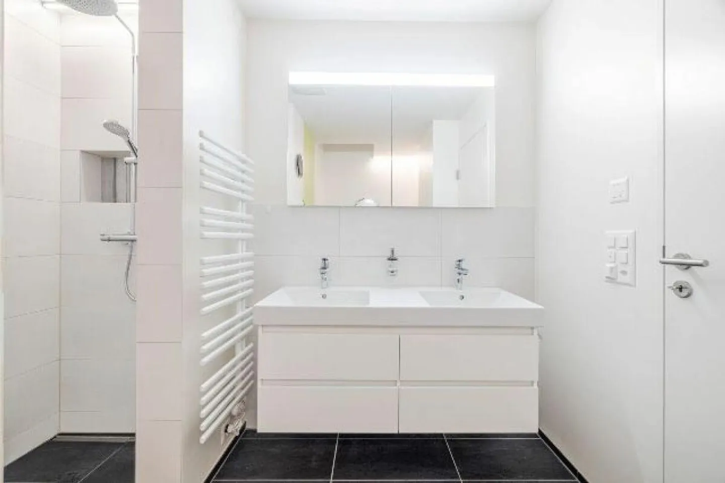 Casa unifamiliare funzionale in una posizione soleggiata e elevata nel Balgach fiscalmente vantaggioso - Foto 10 di 15