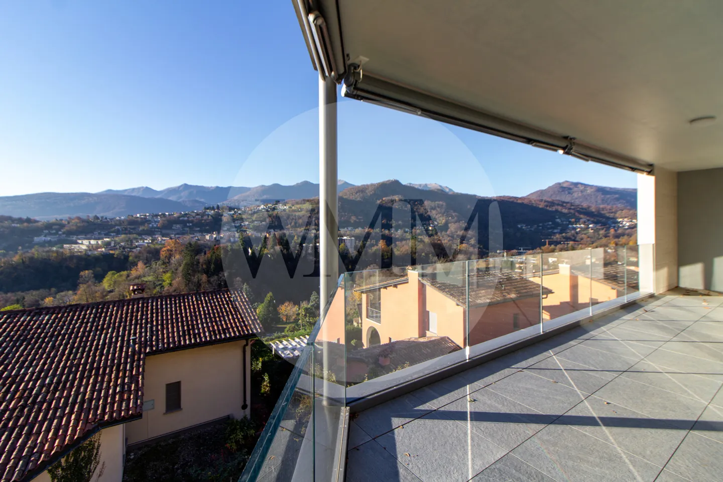 LUMINEUX 4.5 PIÈCES AVEC GRANDE TERRASSE ET VUE OUVERTE - Photo 1 sur 10