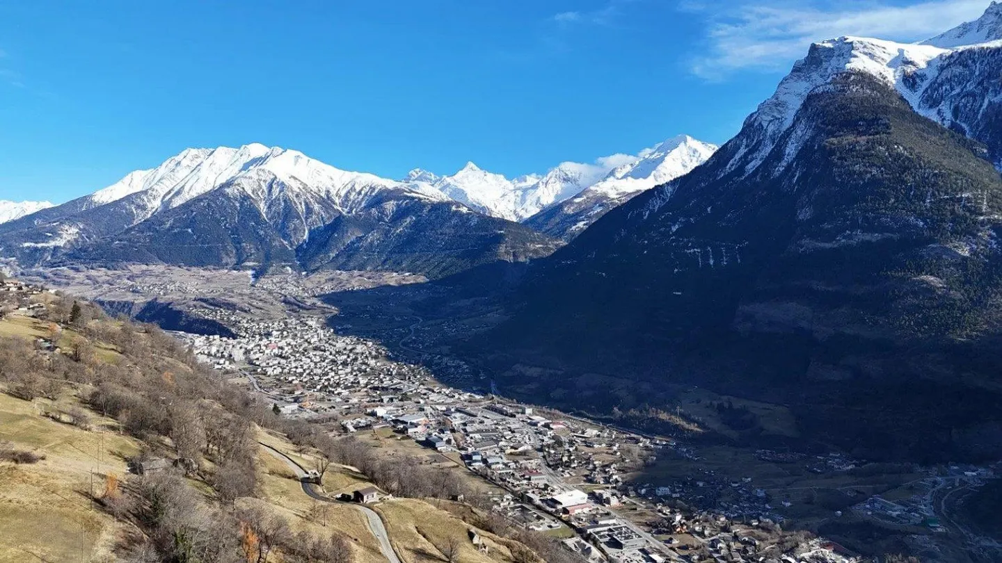 Spacious residential house with sunny garden above Naters - Photo 11 of 13