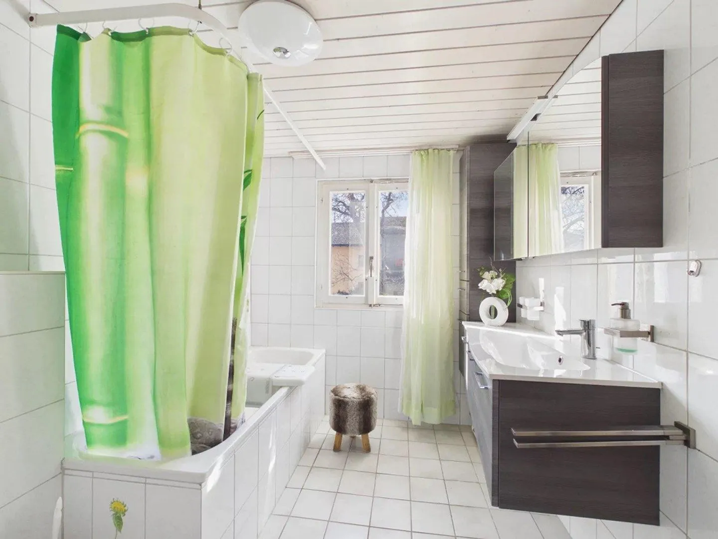 Spacious residential house with sunny garden above Naters - Photo 12 of 13