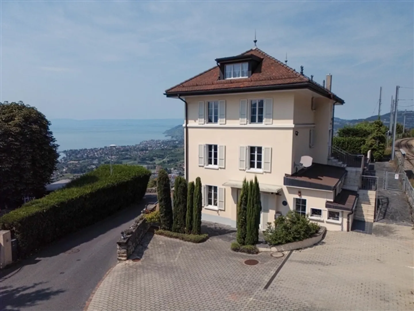 Maison d'hôtes avec un grand potentiel à Chamby ! - Photo 1 sur 11