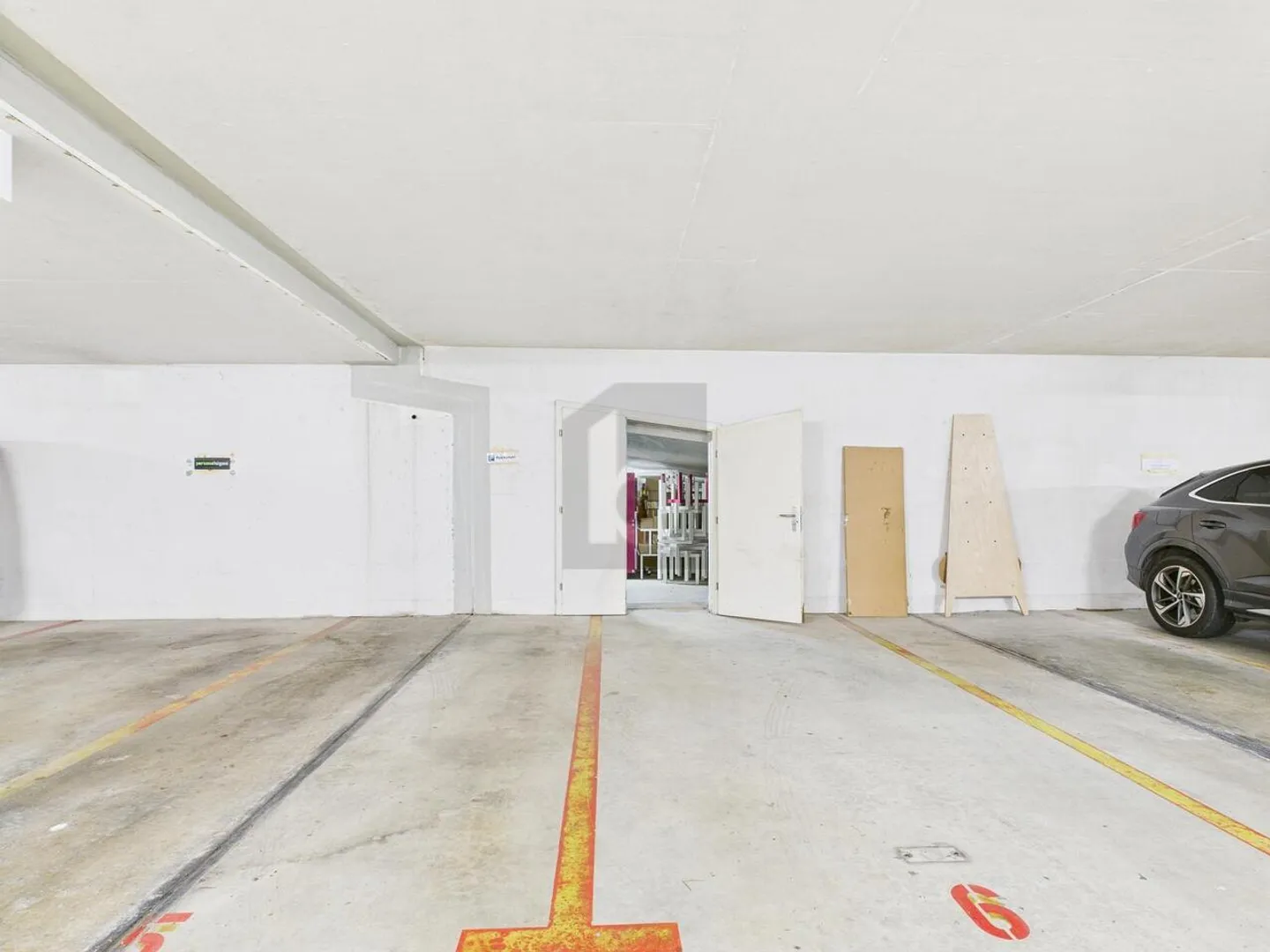 RAPPRESENTATIVO NEL CENTRO CITTADINO - Foto 5 di 6