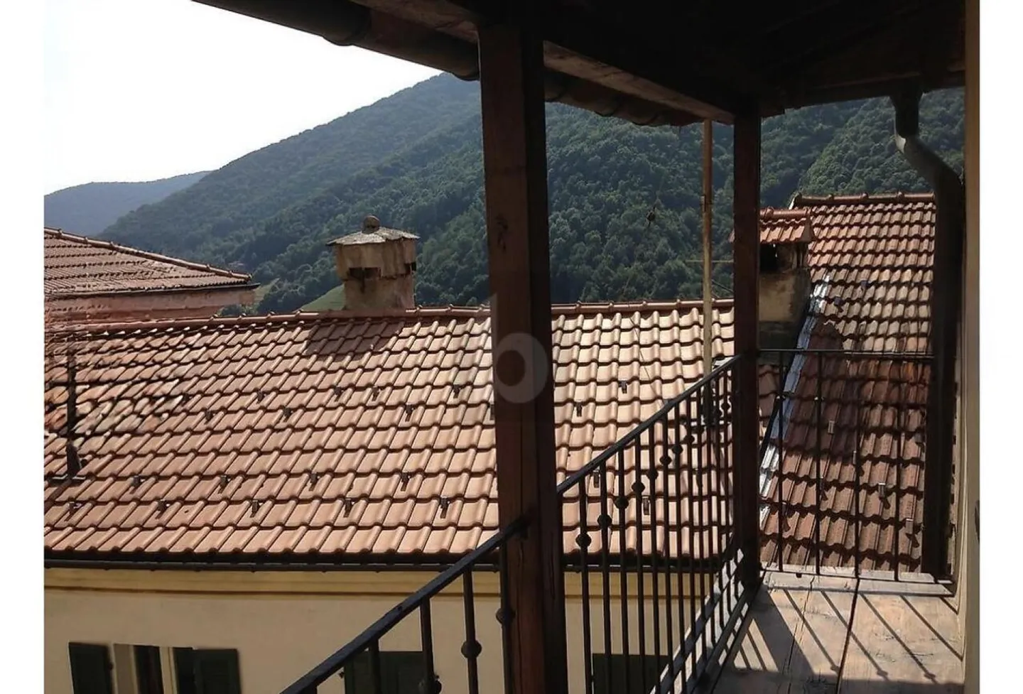 CENTRALE CON BELLISSIMA VISTA SULLA VALLE - Foto 1 di 4