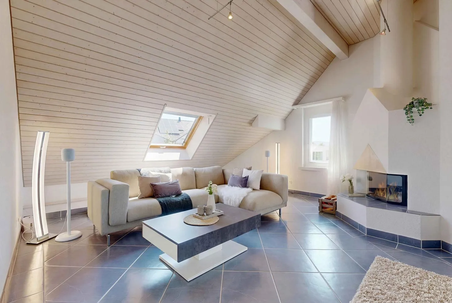 SPACIOUS PENTHOUSE WITH DREAM TERRACE AND LOTS OF PRIVACY - Photo 3 of 5