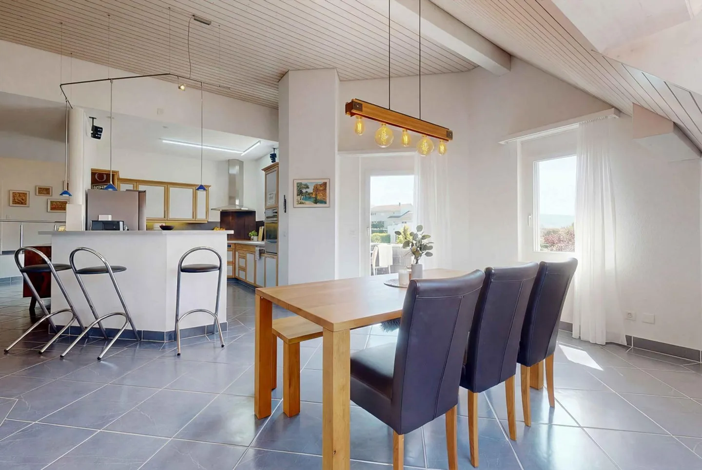 SPACIOUS PENTHOUSE WITH DREAM TERRACE AND LOTS OF PRIVACY - Photo 4 of 5