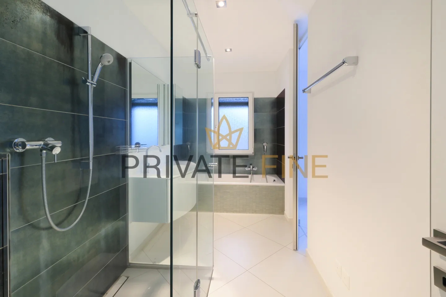 Elegant 5.5-Room Apartment - Photo 8 of 10