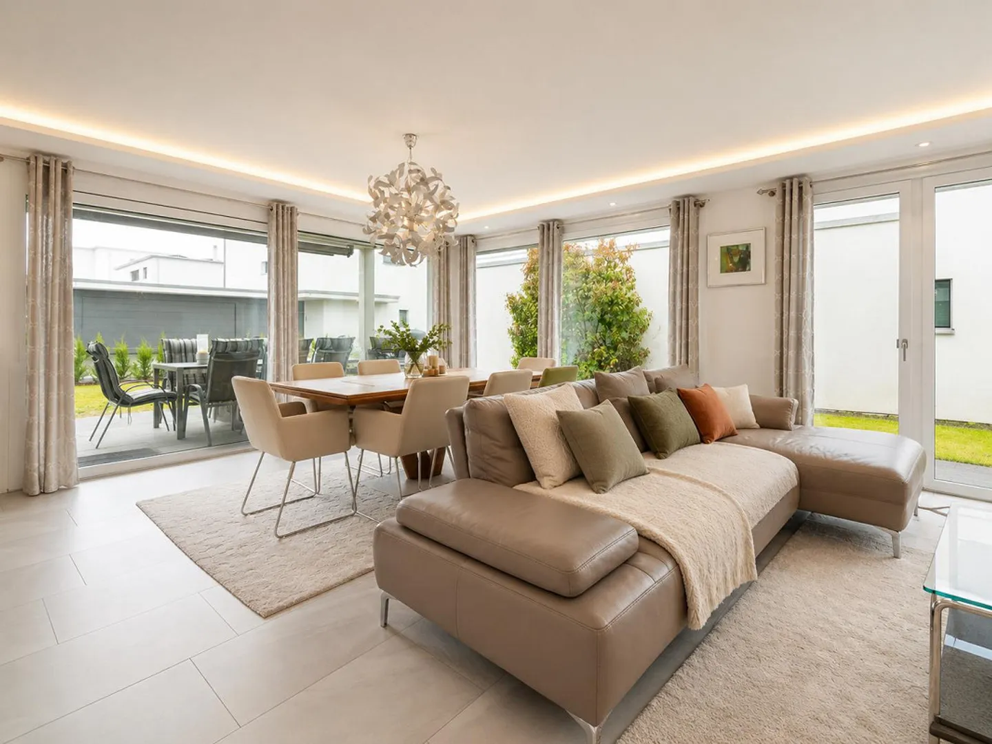 6.5-Room Single-Family House with Modern Technology and Alpine Panorama - Photo 4 of 9