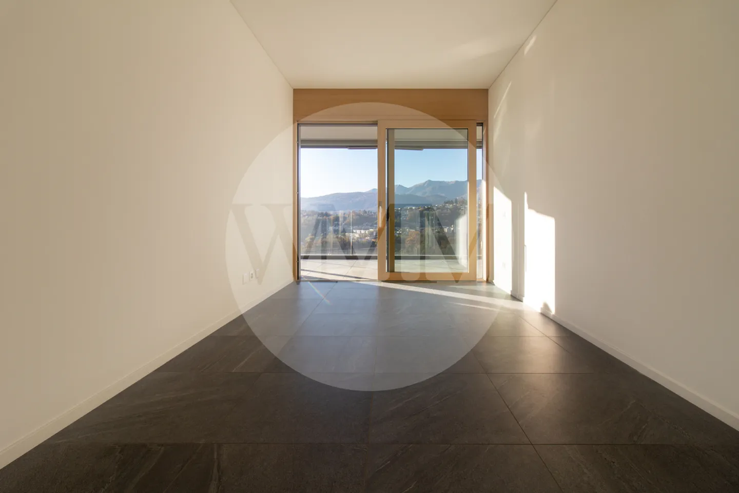 LUMINEUX 4.5 PIÈCES AVEC GRANDE TERRASSE ET VUE OUVERTE - Photo 7 sur 10