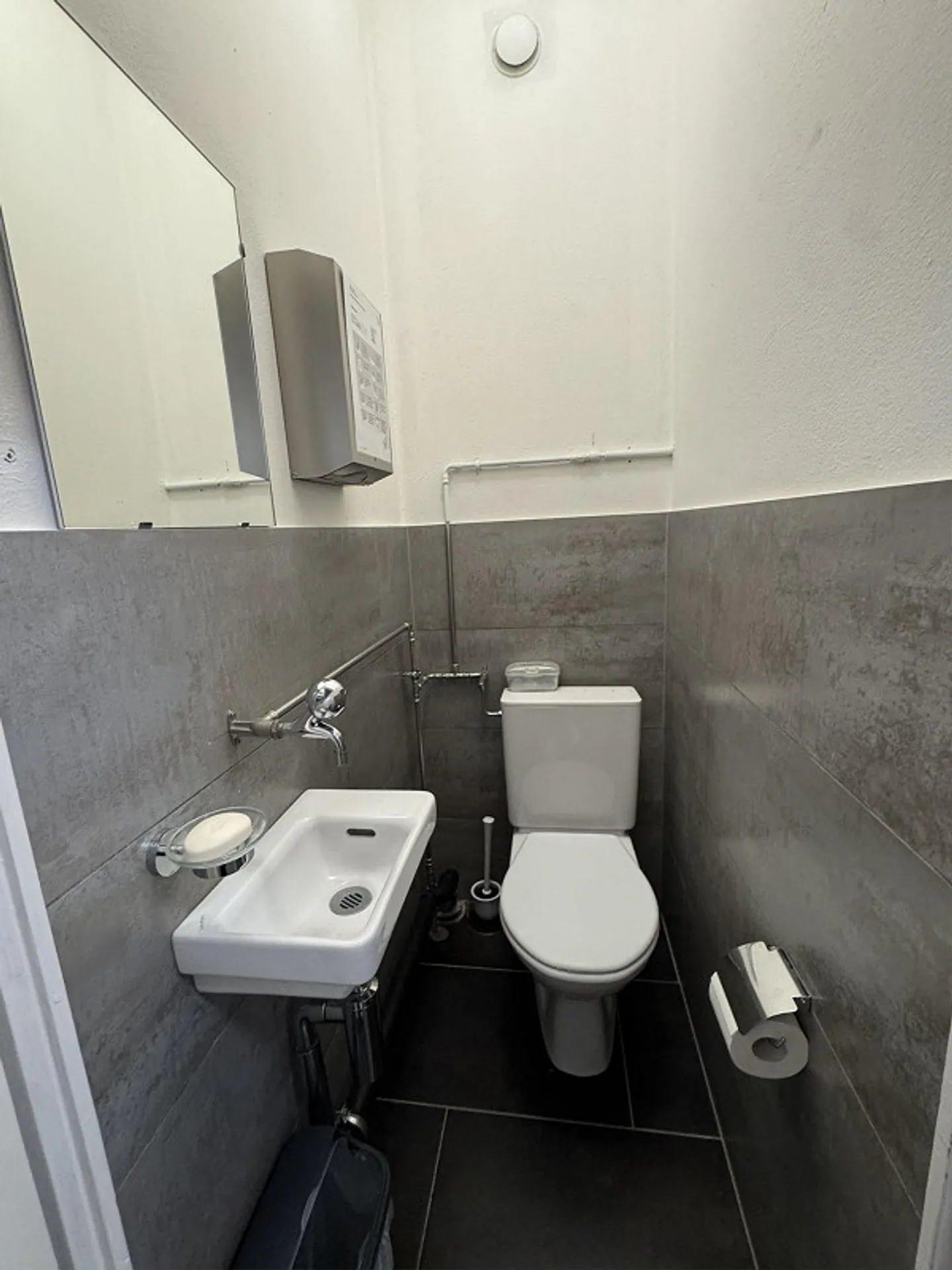 Retail Space / Commercial Space in Prime Location - Photo 4 of 6