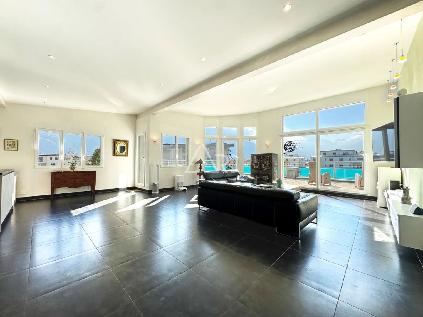 Penthouse avec vue panoramique au cœur de Fully - Photo 3 sur 13