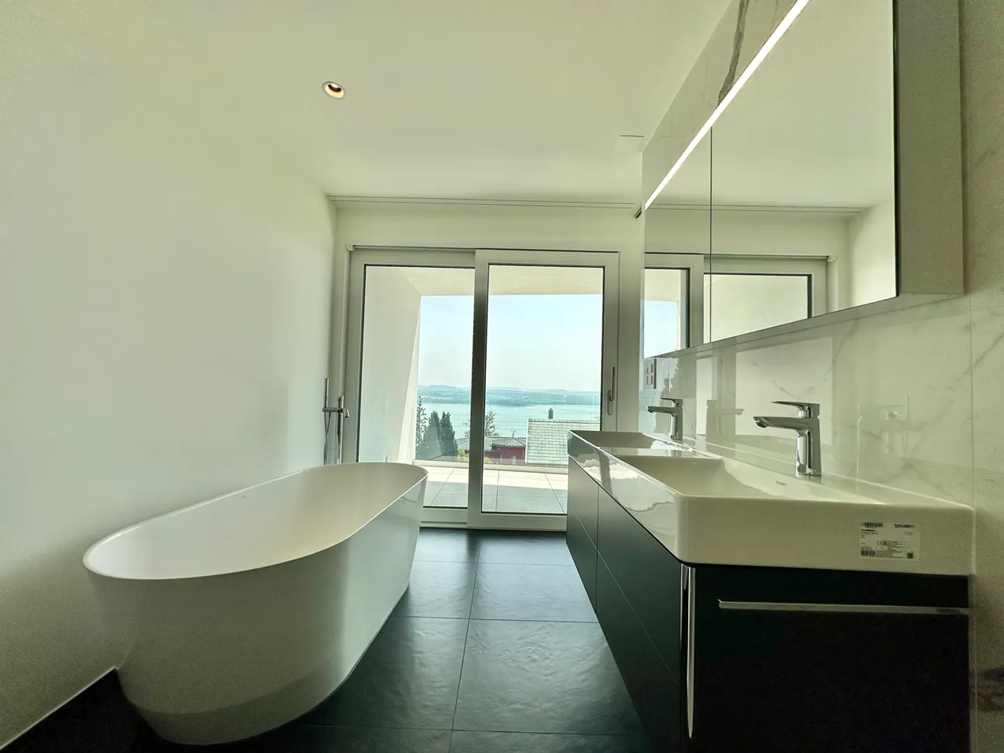 Exceptional Contemporary Villa - Photo 6 of 12