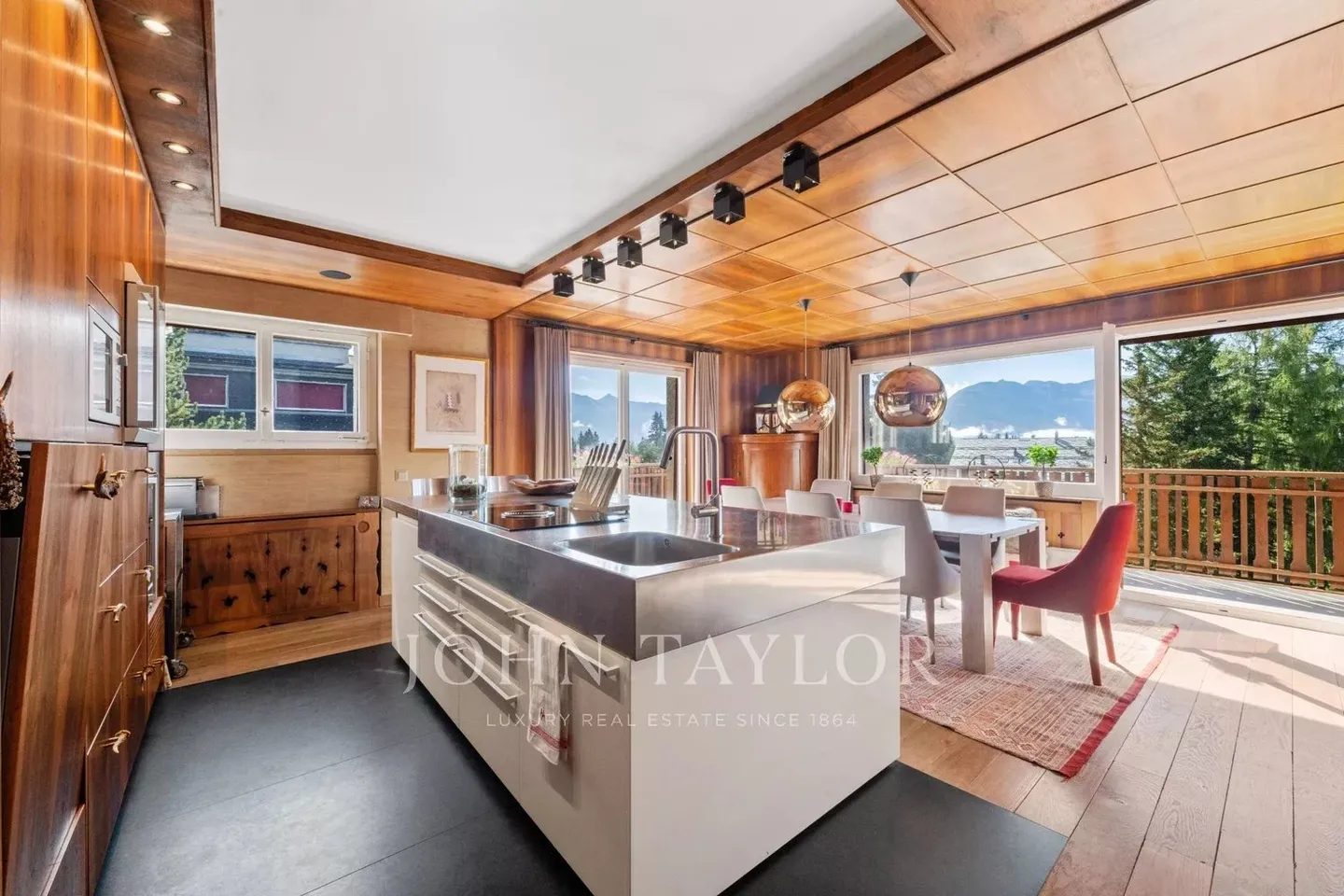 CRANS-MONTANA TSARBOUYE - Bright 4.5-room apartment + 1 ski room, beautiful view, balcony, garage. - Photo 4 of 11