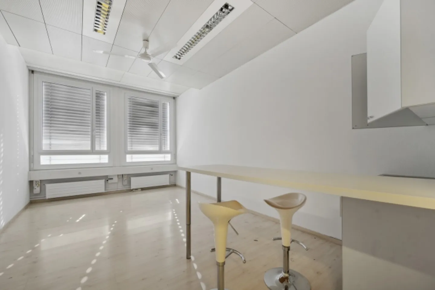 Spazio ufficio in affitto - Foto 4 di 9