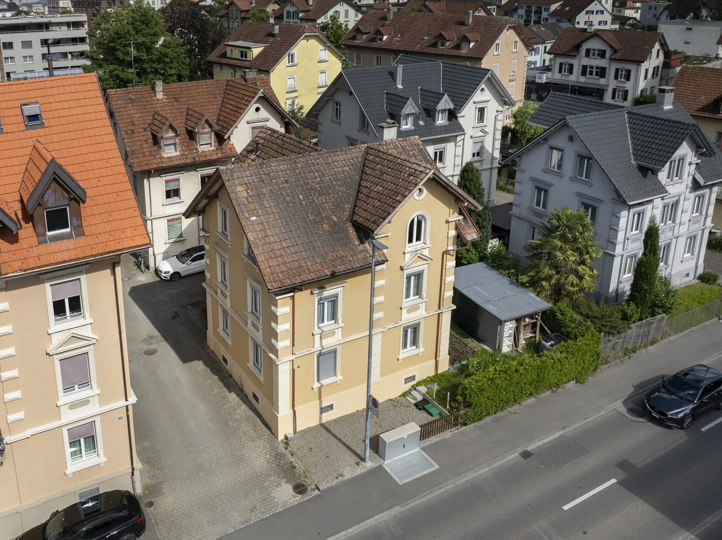 Kompaktes Mehrfamilienhaus mit 3 Wohnungen - Foto 1 von 13