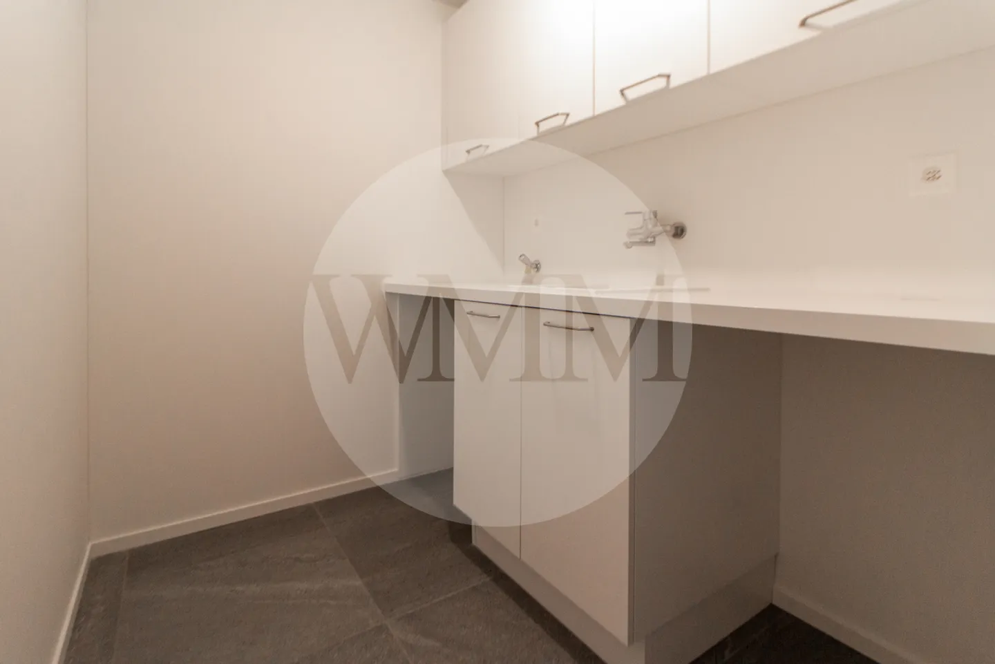 LUMINEUX 4.5 PIÈCES AVEC GRANDE TERRASSE ET VUE OUVERTE - Photo 8 sur 10