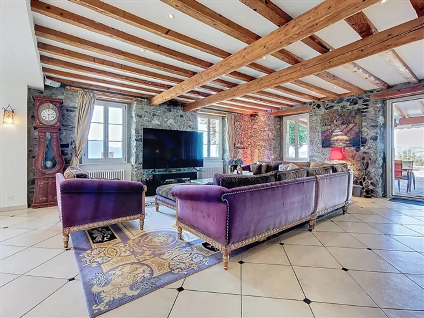 Maison d'hôtes avec un grand potentiel à Chamby ! - Photo 3 sur 11