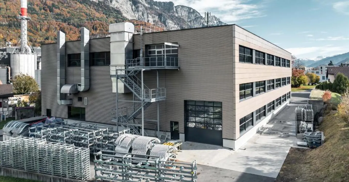 Attractive partial areas in industrial and commercial hall in Flums - Photo 3 of 9