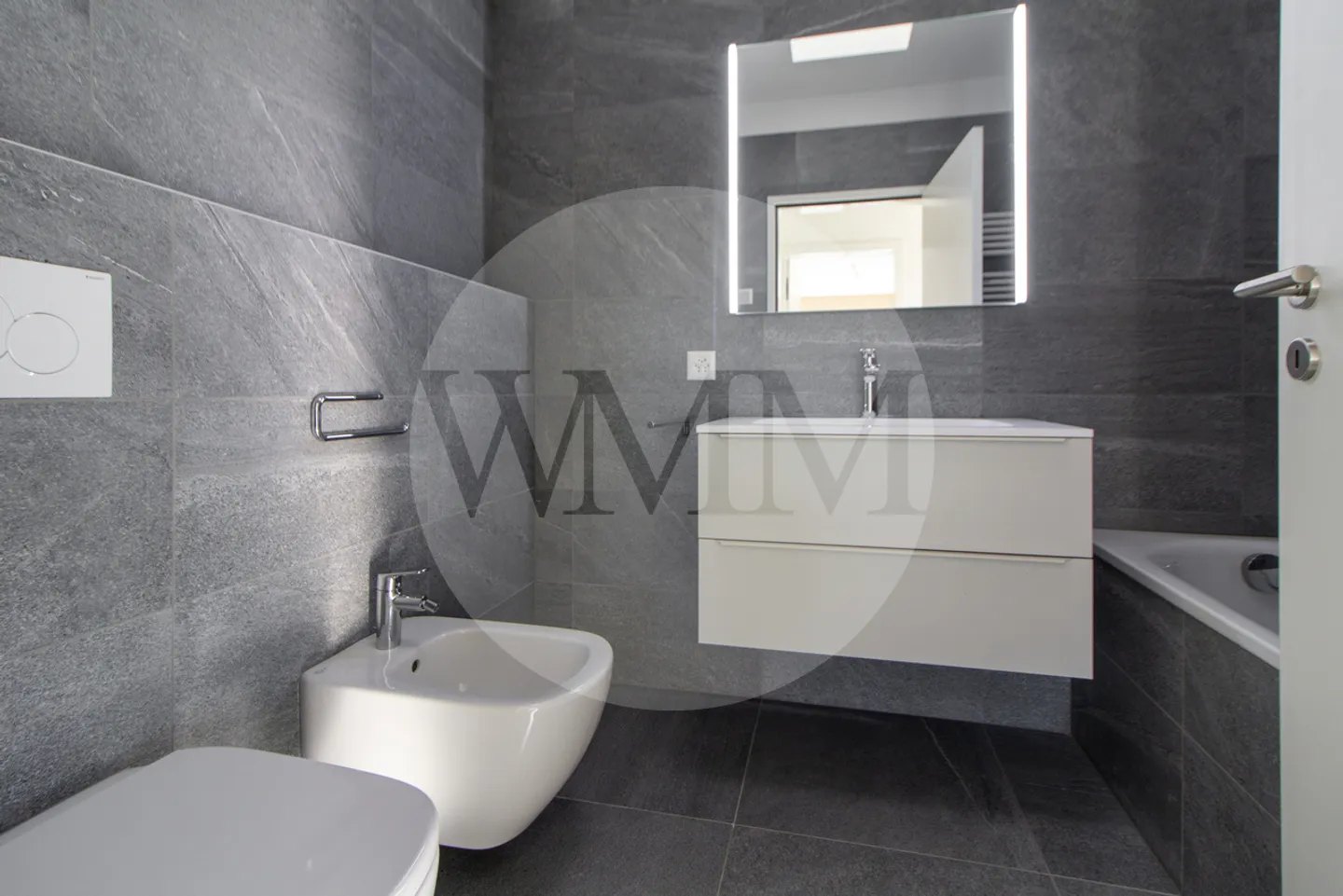 LUMINEUX 4.5 PIÈCES AVEC GRANDE TERRASSE ET VUE OUVERTE - Photo 10 sur 10