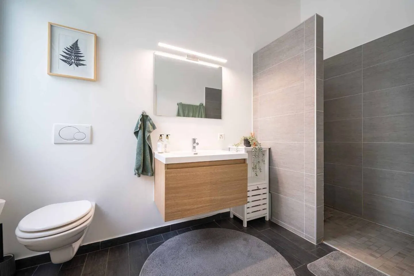 Villa moderna di 5,5 stanze con 2 balconi, 2 terrazze e giardino - Foto 9 di 13