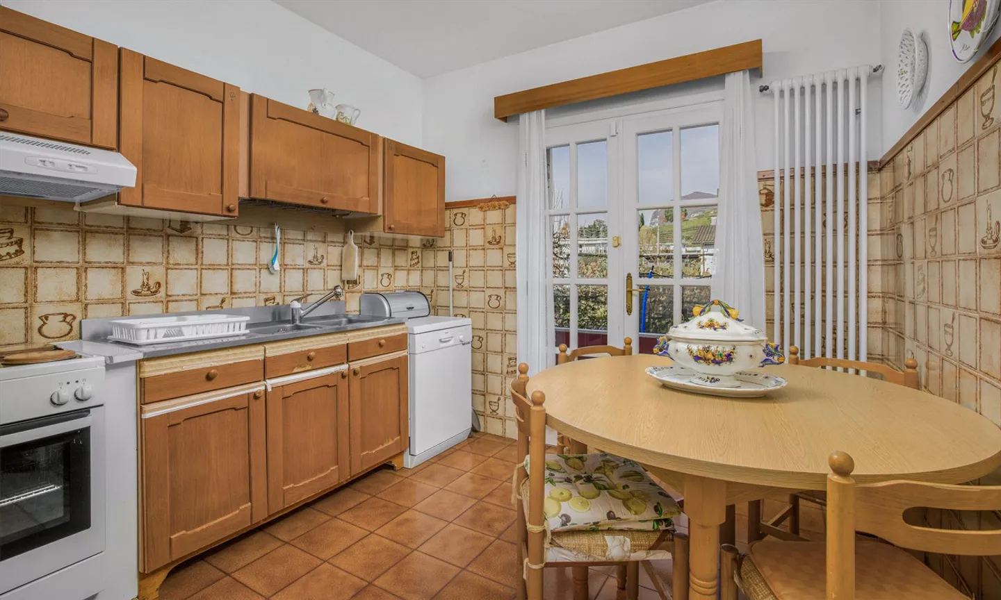 SCHÖNE VILLA MIT 4,5 ZIMMERN UND POOL IN COLDRERIO - Foto 4 von 9