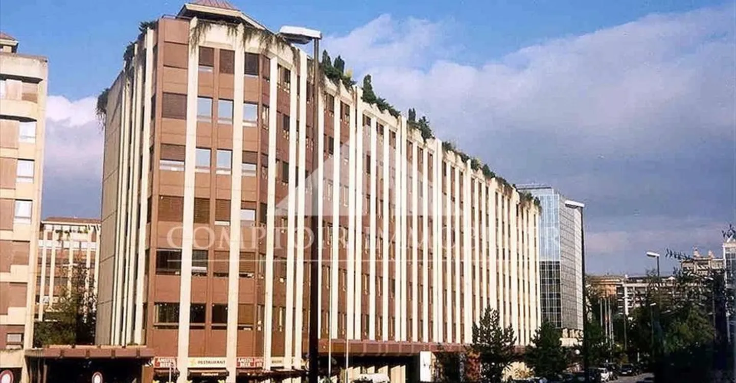 Mischgenutztes Gebäude mieten - Foto 1 von 1
