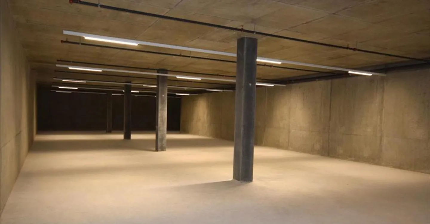 Mixed-use building for rent - Photo 4 of 6