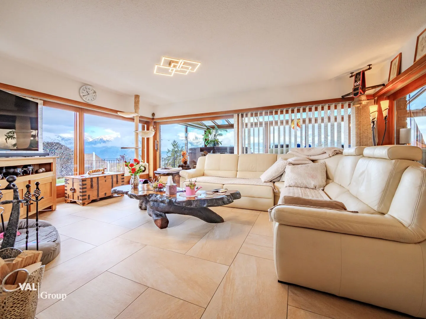 Chalet for sale - Photo 4 of 13
