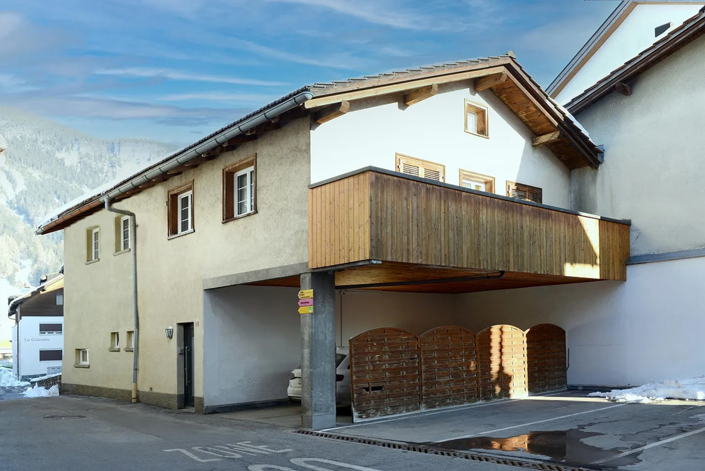 Casa unifamiliare con appartamento - Foto 3 di 30