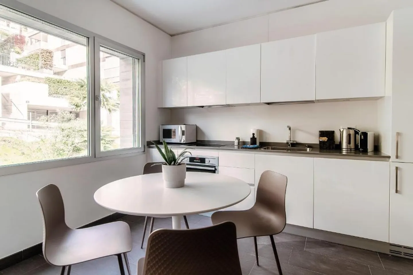 APPARTAMENTO 2 LOCALI, ULTIMO PIANO - IN RESIDENZA MODERNA - Foto 2 di 9