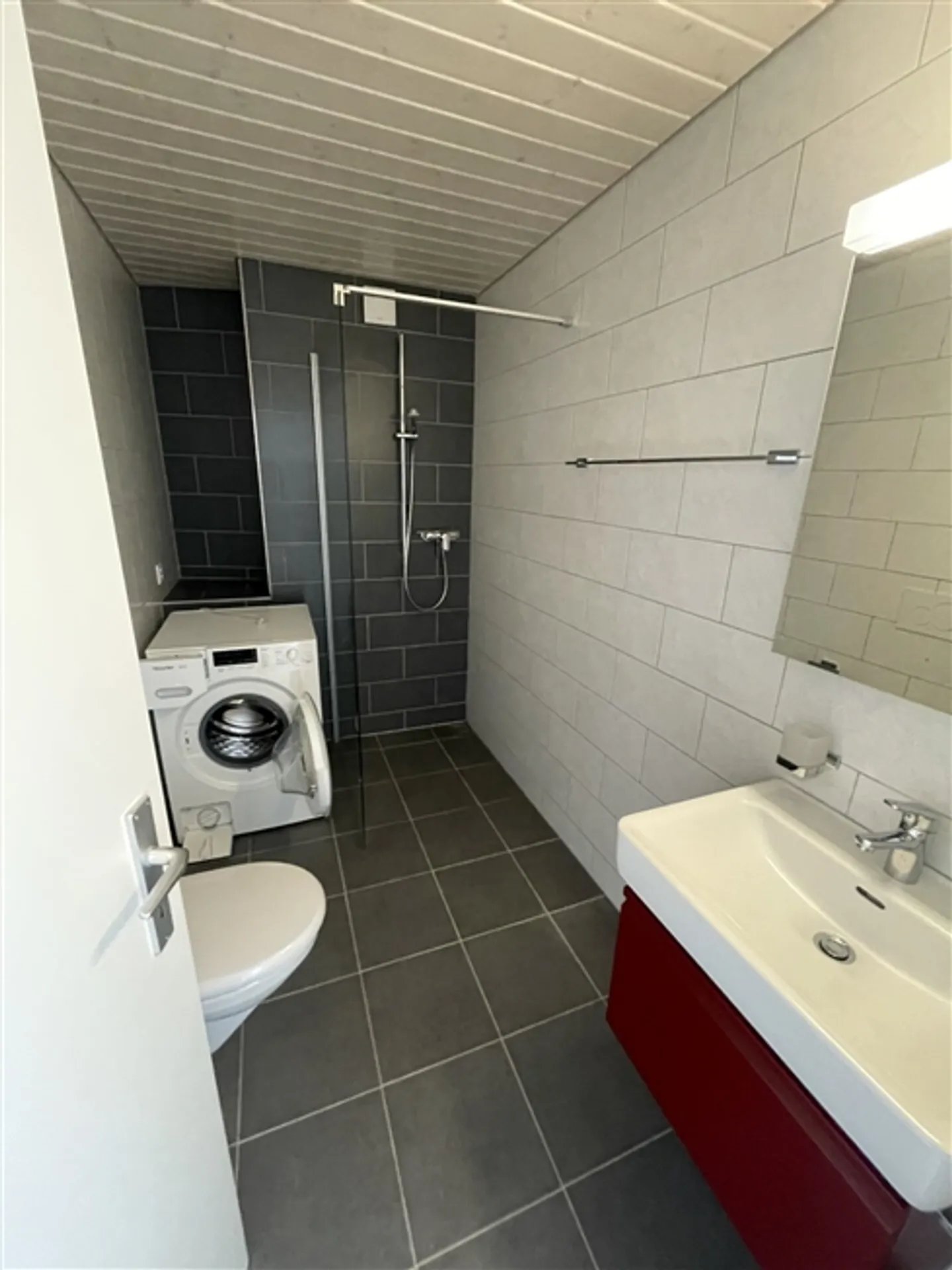 St-Imier, magnifico appartamento di 2,5 stanze con giardino/terrazza privata - Foto 4 di 8