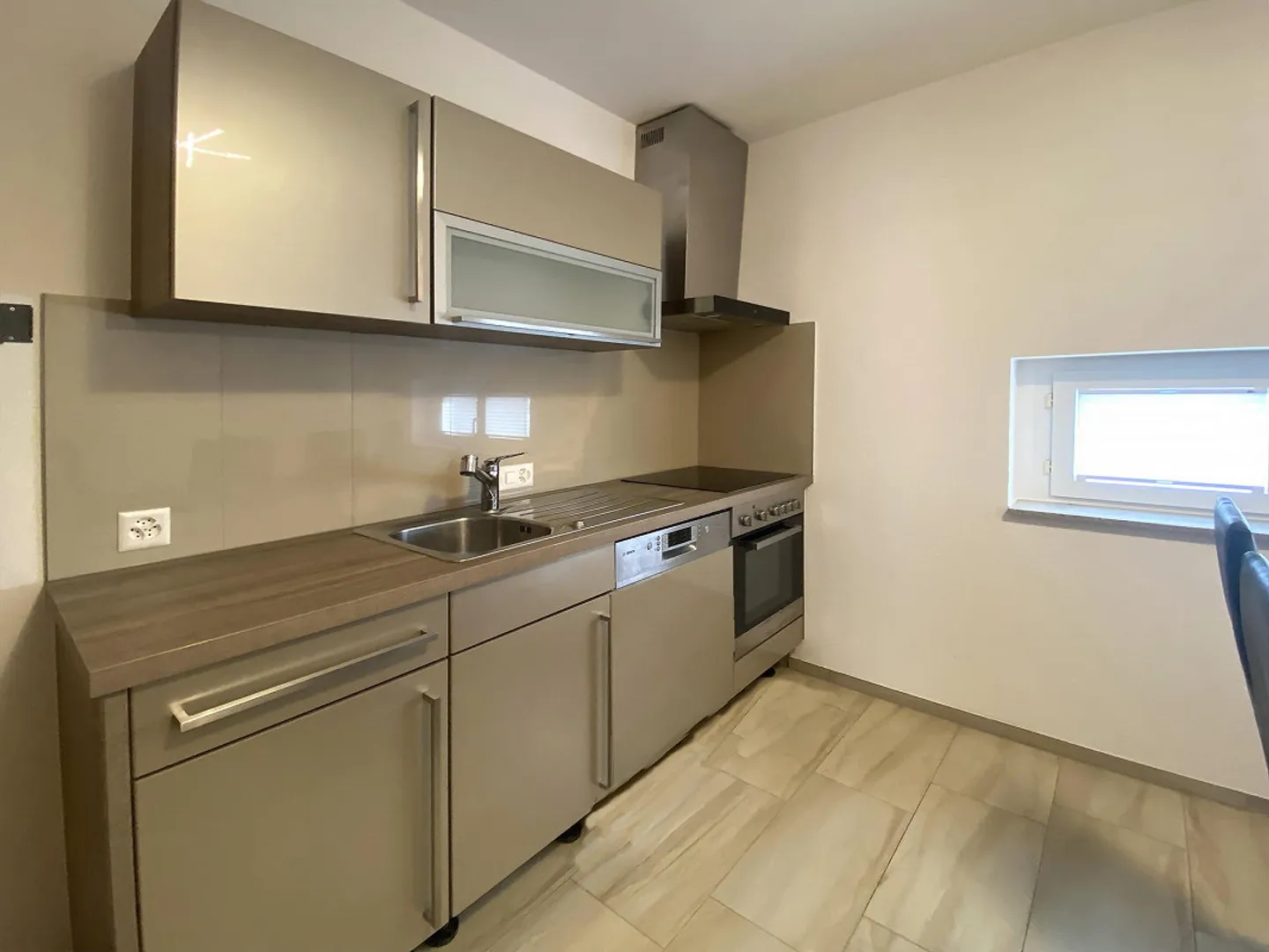 Casa unifamiliare con appartamento - Foto 8 di 30