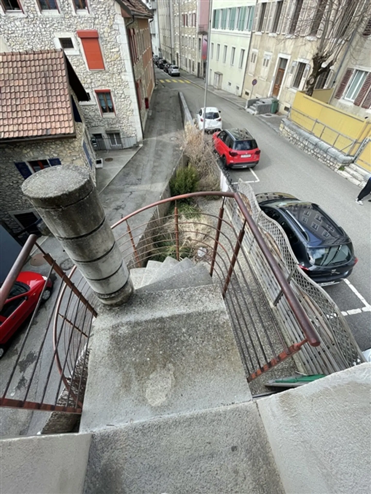 St-Imier, magnifico appartamento di 2,5 stanze con giardino/terrazza privata - Foto 7 di 8