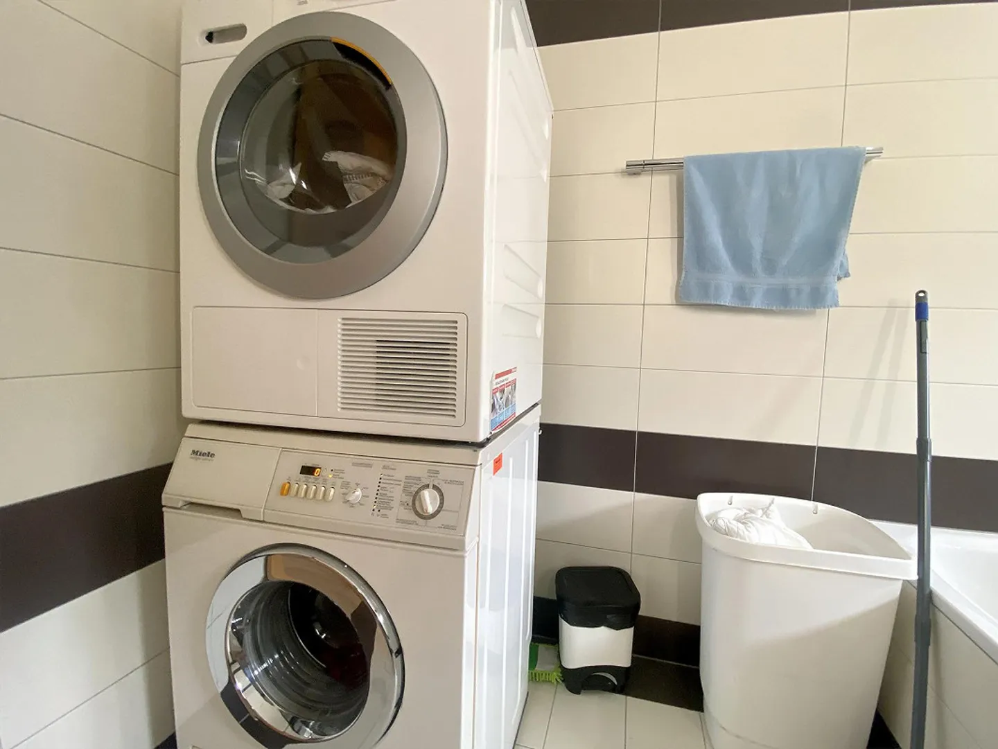 Casa unifamiliare con appartamento - Foto 12 di 30