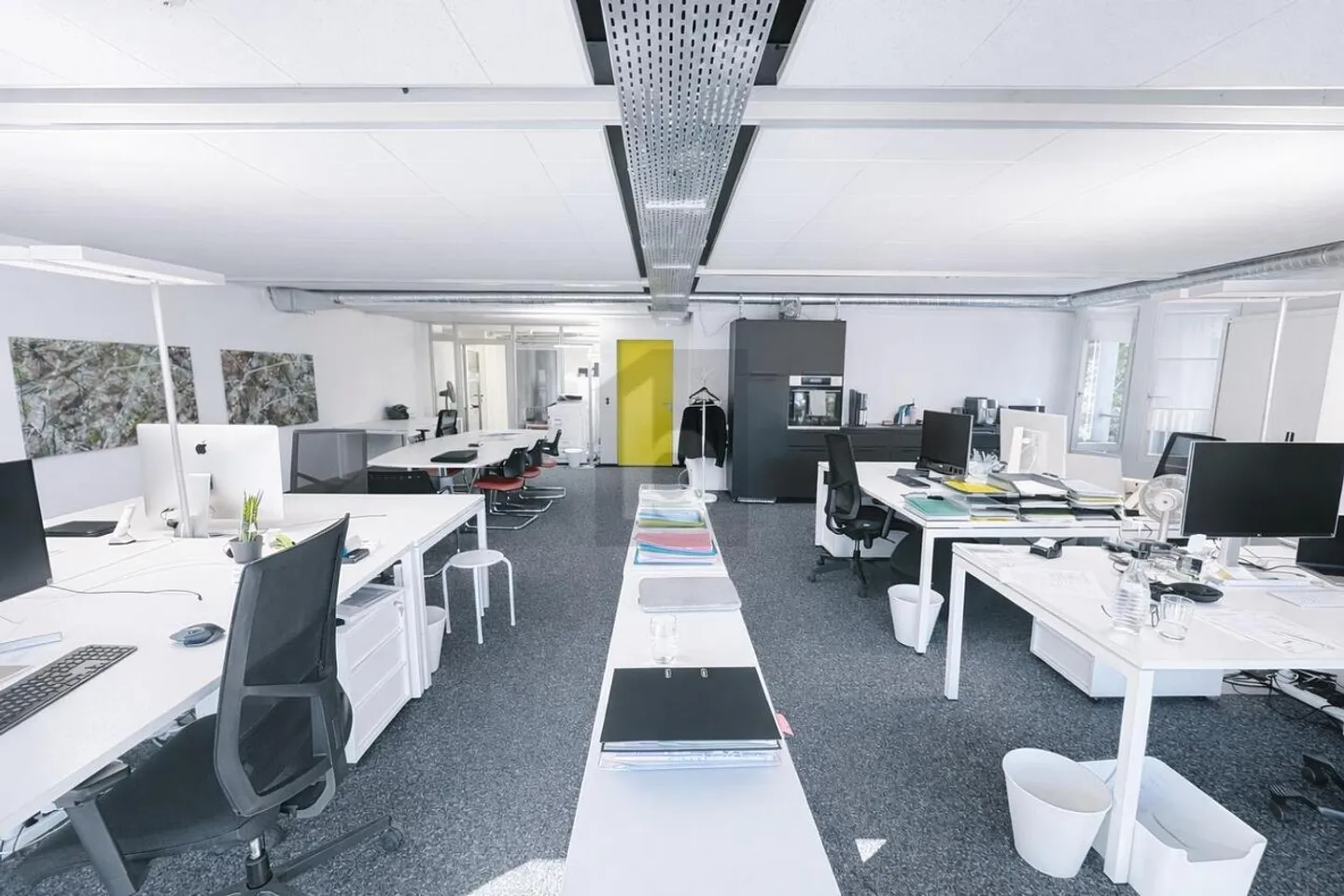 MODERNO, LUMINOSO E IDEALMENTE SITUATO - Foto 4 di 6