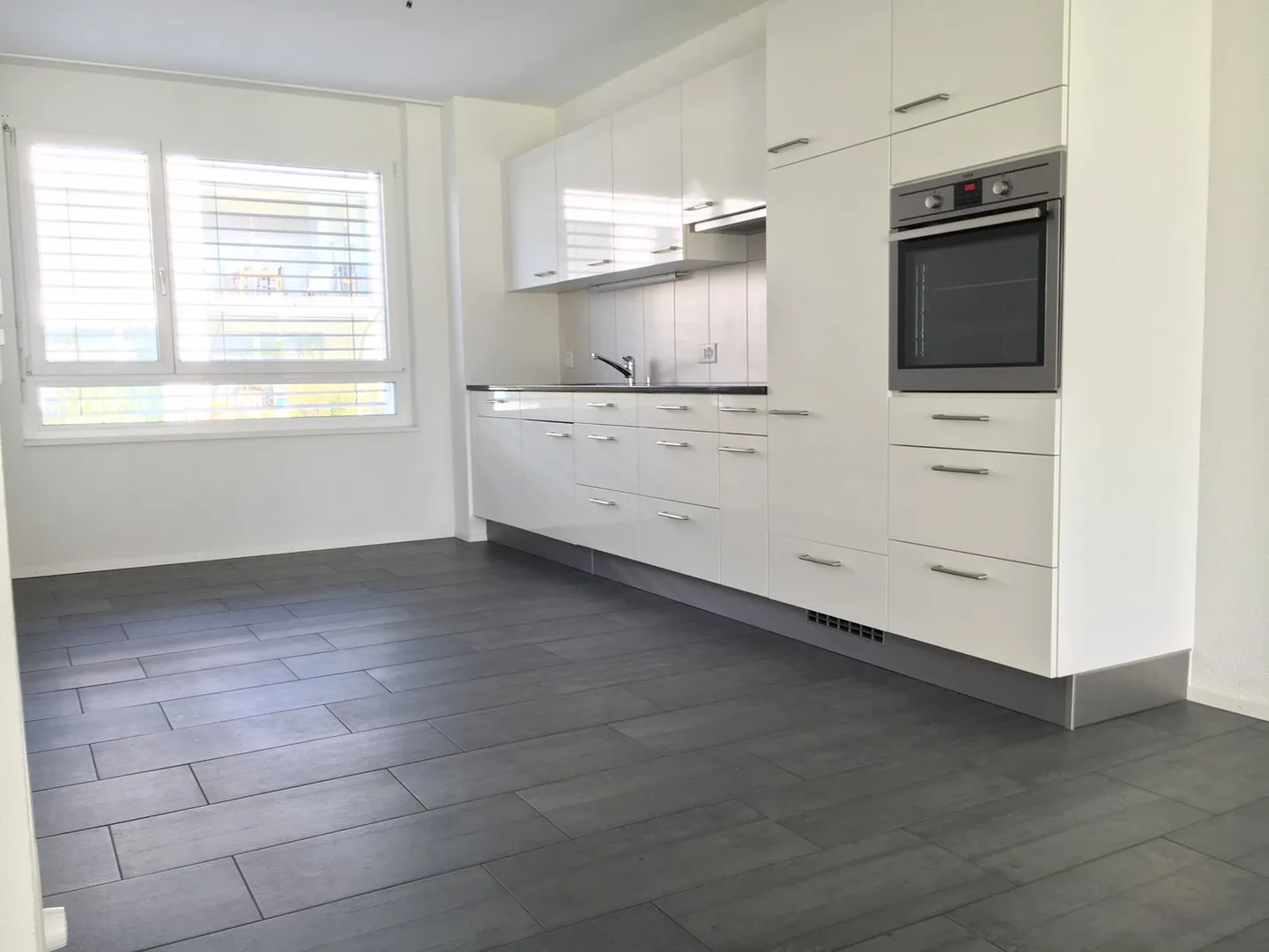 Modern 3.5-room apartment in a prime location - Photo 1 of 9